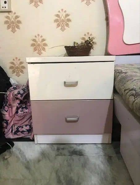 Bed and drawers For Sale 2