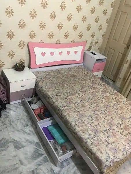 Bed and drawers For Sale 4