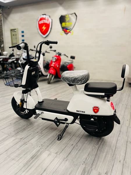 SCOOTY SCOOTER THRILL MALE FEMALE LADIES GIRLS METRO EVEE RAMZA 17