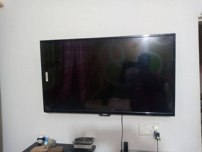 32 inch smart wifi led for sale  Just like new condition 9/10 2