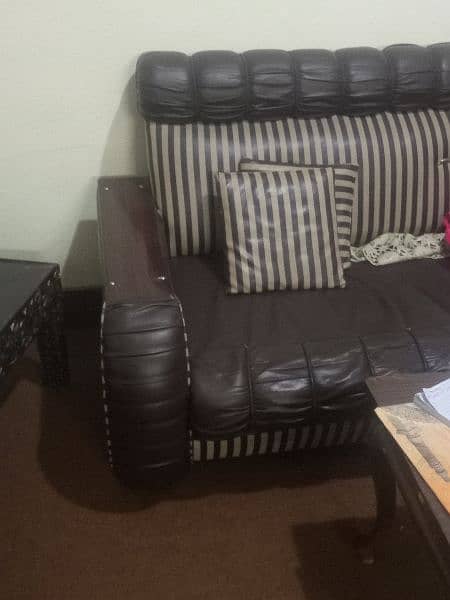 7 seter sofa 3 seater and 1 seater 4 good condition neat and clean 4