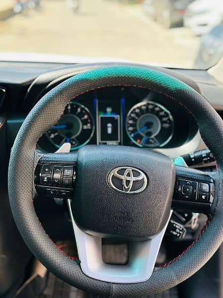 Toyota features 2.7V model 2017 10
