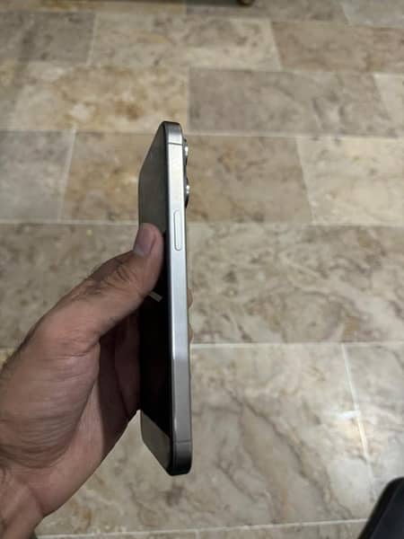 iPhone 15 Pro Max - Natural Titanium 3