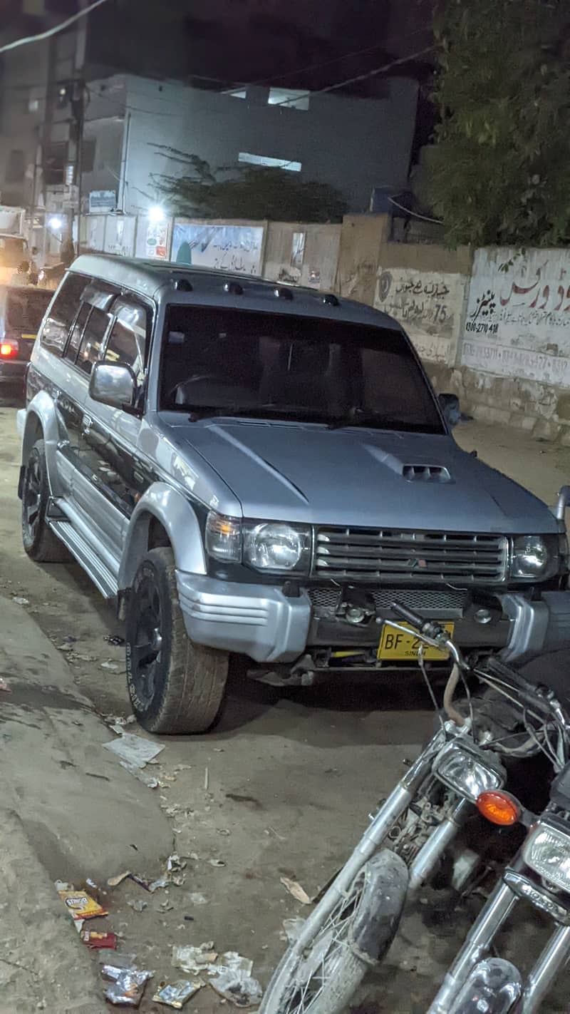 Mitsubishi Pajero 1