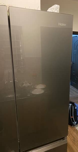 Haier HRF-678TGG refrigerator-freezer 2