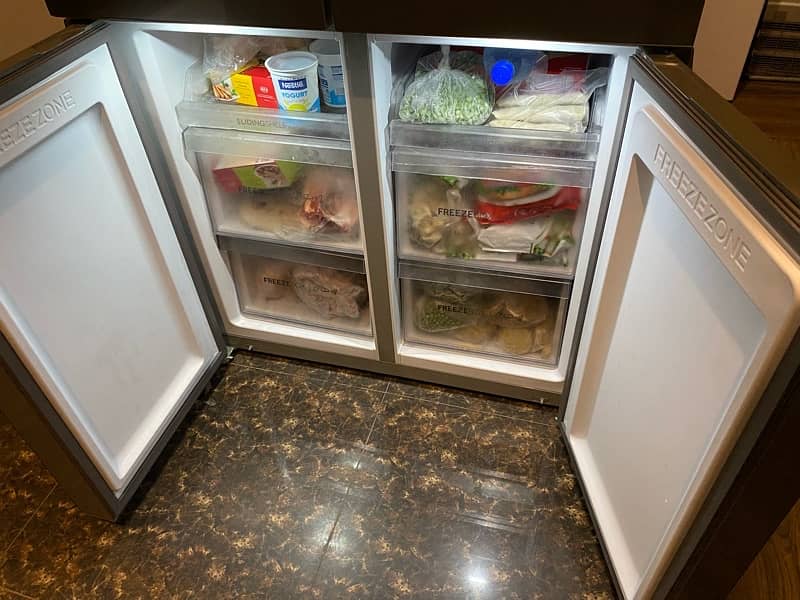Haier HRF-678TGG refrigerator-freezer 5