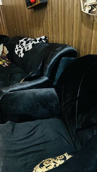 Newly cushioned Black Velvet 5 seater sofa set 3