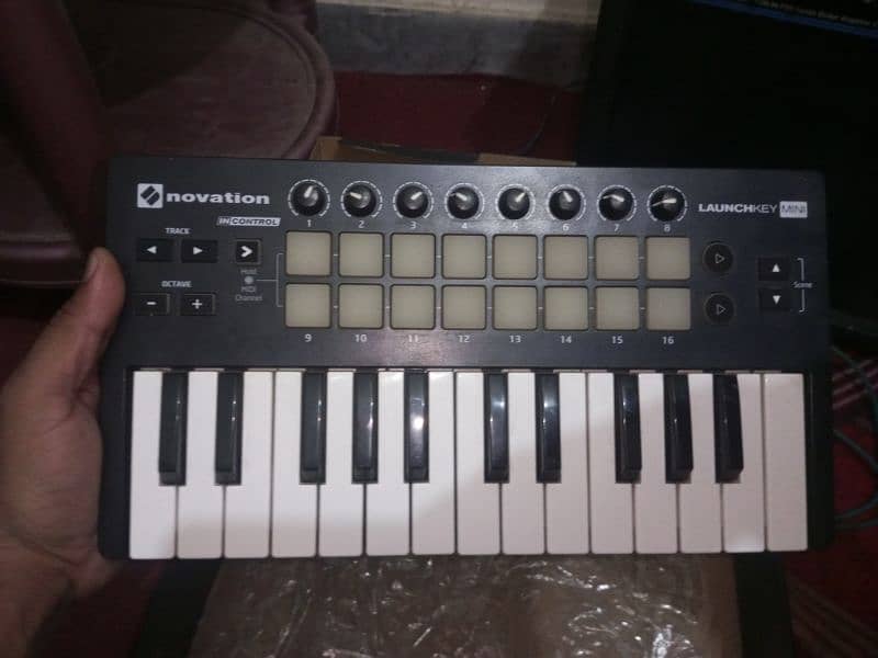 Novation Launchkey Mini MK2 Midi for sale (Urgent Basis) 4