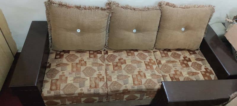 Solid wood sofas. / 6 Seater 0
