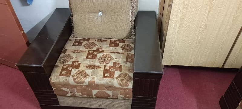 Solid wood sofas. / 6 Seater 2