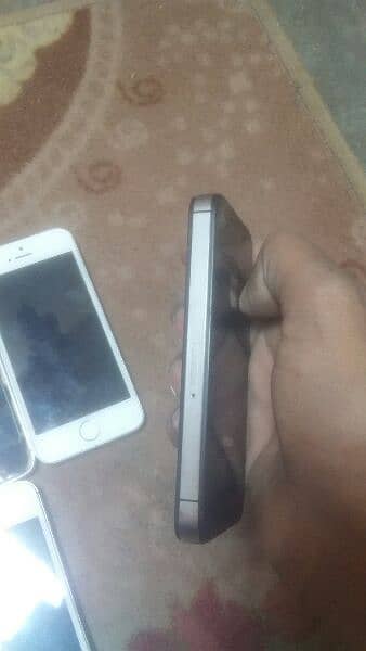 I'm selling my 2 i fhon 4s 2 ifhon 5s  64 gb 5