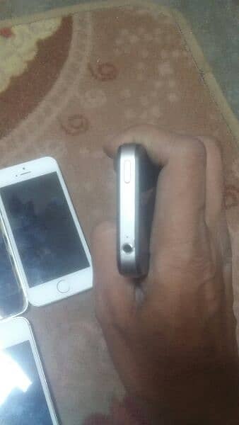 I'm selling my 2 i fhon 4s 2 ifhon 5s  64 gb 7