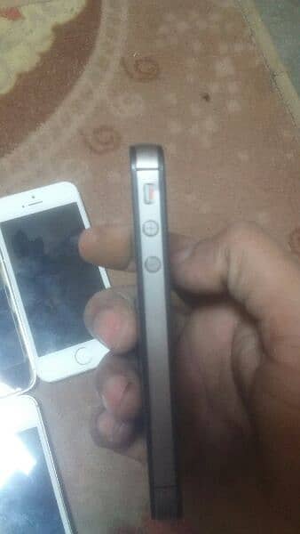 I'm selling my 2 i fhon 4s 2 ifhon 5s  64 gb 8