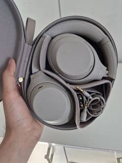 WH-1000XM4 Headphones with Box in pristine condition - XM4 0