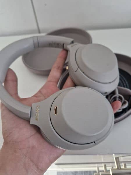 WH-1000XM4 Headphones with Box in pristine condition - XM4 2