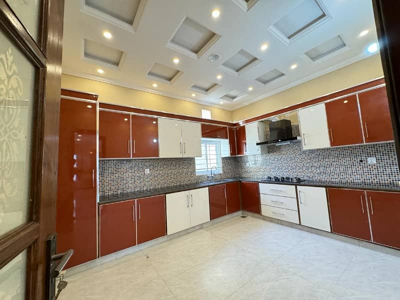 1 Kanal Spacious House Available In Marghzar Officers Colony For sale 16