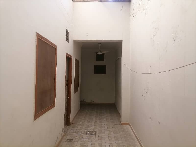 Gulberg Flat For rent Sized 4 Marla 18