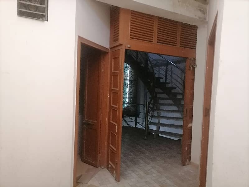 Gulberg Flat For rent Sized 4 Marla 27