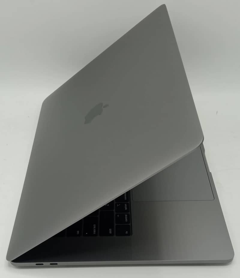 Macbook Pro 2018 15 Inch i7 2.6GHz 4GB Graphics 16/512GB i7 MacBooks 4