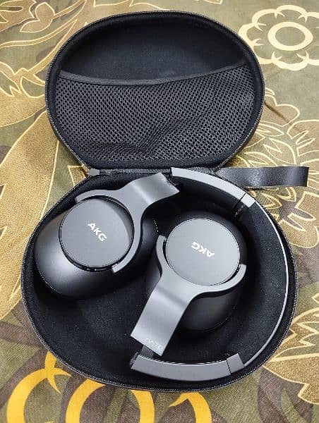 AKG (Samsung) N700NCM2 Wireless headphones 1