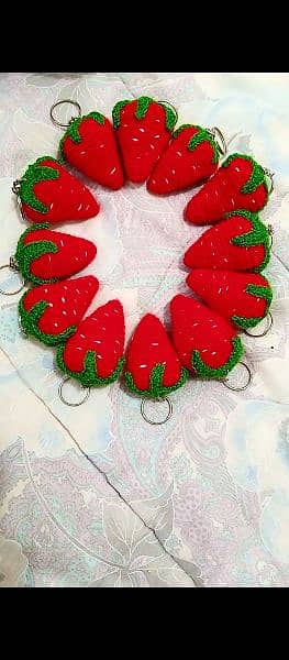 crochet strawberry keychain 1