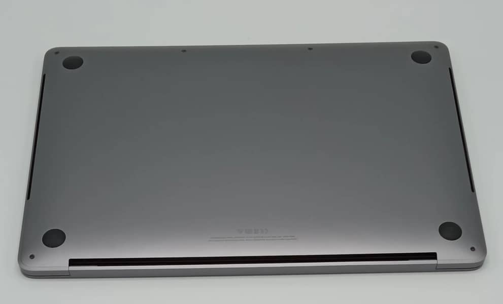 MacBook Pro 2020 i7 16GB/512GB 13 Inch New Like Laptop 10/10 Condition 2