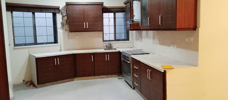 1 Kanal House's Basement (2 Bedroom In Basement) Available Here For Rent In DHA Phase 3 Rawalpindi 6