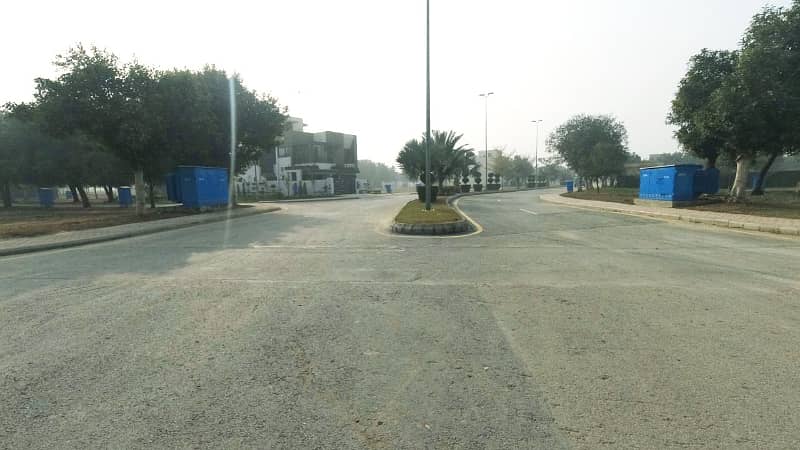 05 MARLA RESIDENTIAL PLOT FOR SALE OPEN FORM IN LOW COST F-1 BLOCK 60FT WIDE ROAD PARK ON BACK IN PHASE 2 BAHRIA ORCHARD LAHORE 2