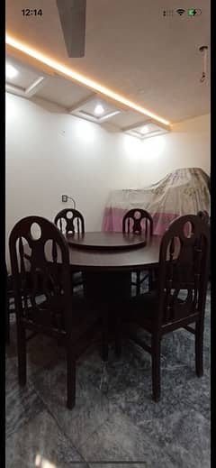round moveable dining table with six chair