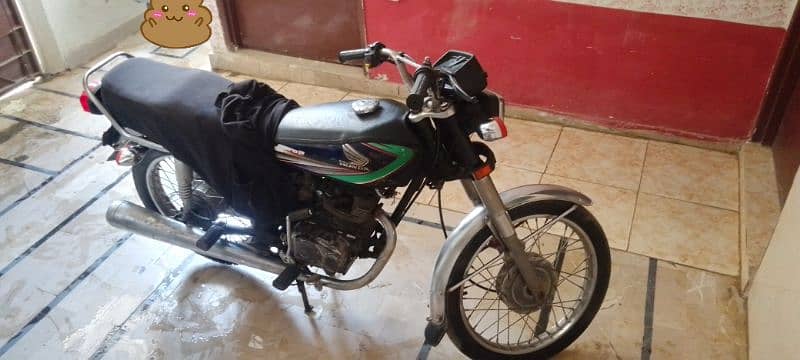 125 Bike Model 2015 Karachi number  urgent Sell 1