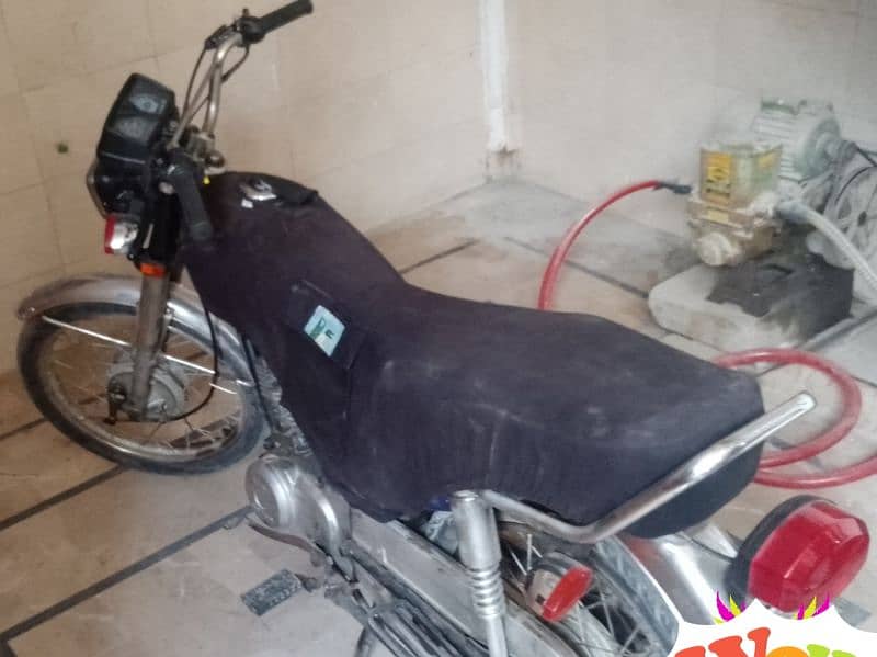 125 Bike Model 2015 Karachi number  urgent Sell 6