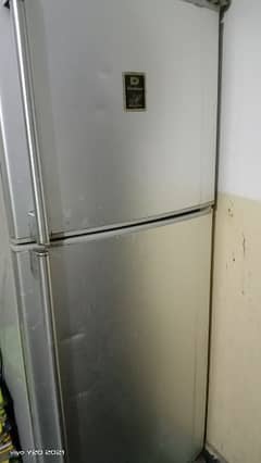 Dawlance fridge large freezing good