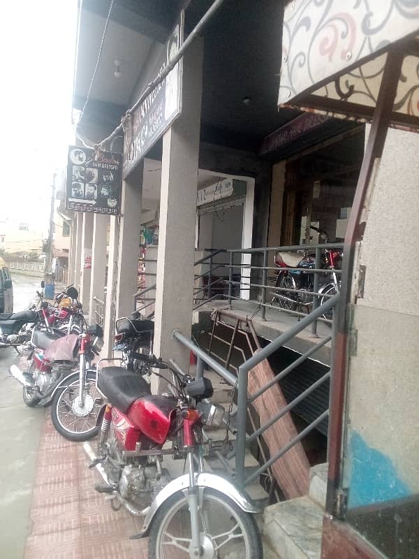 Corner 7.5 Marla commercial plaza For sale in Pakistan town phase 1. . . . . 2