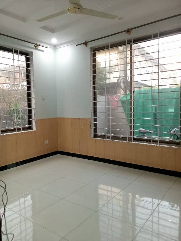 Corner Tile Flooring 3 Bedroom Ground Portion Available For Rent In Pakistan Town Phase 1. 4