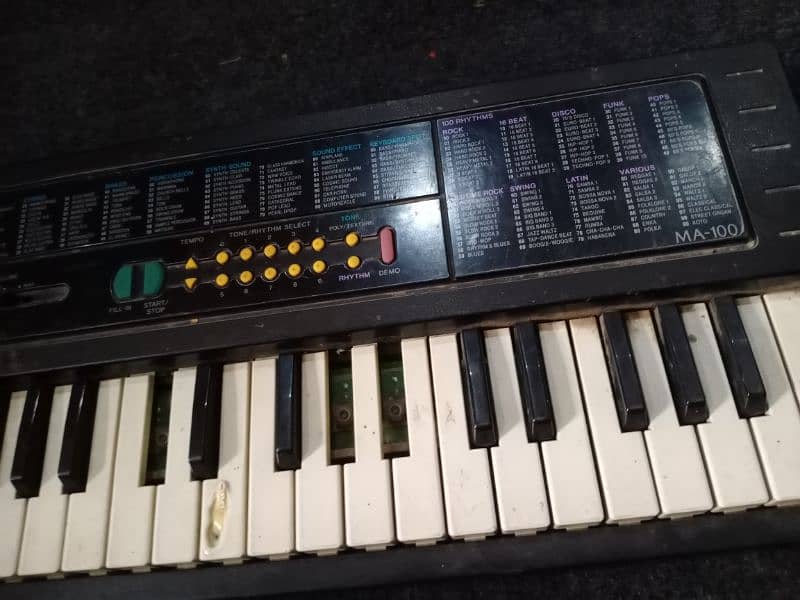 casio ma100 piano (condition not working right now) 2