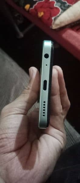 infinix smart 8 with 4+4/64 5000mh battery 4