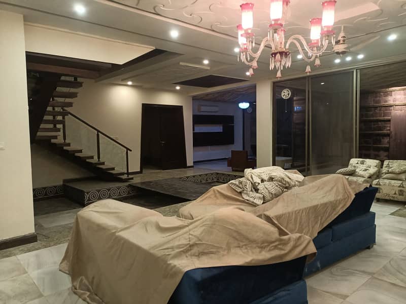 Most Luxurious 1 Kanal House Is Available For Rent 15