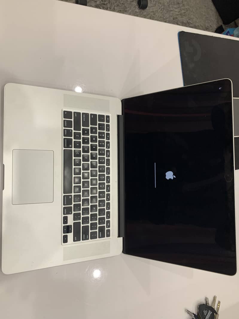 Apple Macbook Pro 15.4 inch (Mid 2015) 2