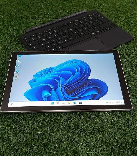 Surface Pro 6 i7 16GB 512GB New Condition 4K Touch Display 7