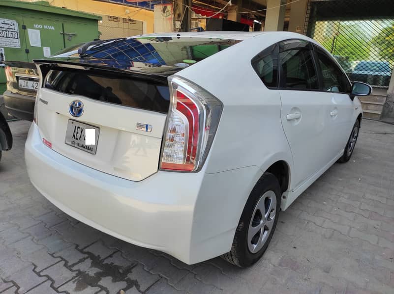 Toyota Prius S 1.5 2013 Model Import 2017 Reg Islamabad . Inside out f 5