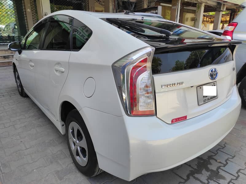 Toyota Prius S 1.5 2013 Model Import 2017 Reg Islamabad . Inside out f 7