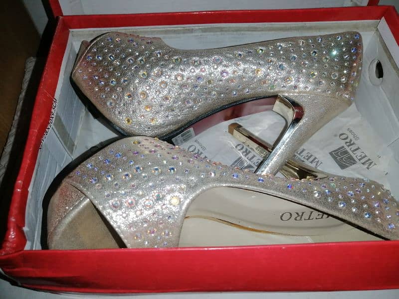 New metro heels. . . . 38 size. . 0
