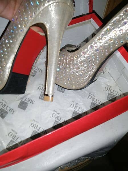 New metro heels. . . . 38 size. . 3