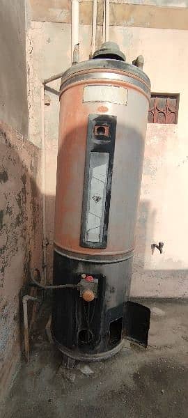 50 Gelan water storage Geezer in good condition 3