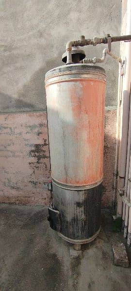 50 Gelan water storage Geezer in good condition 4