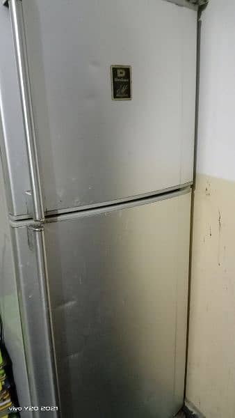 Dawlance medium size fridge outclass freezing 0