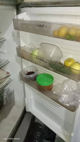 Dawlance medium size fridge outclass freezing 2