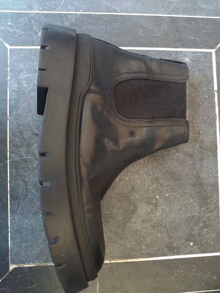 chunky Chelsea shoes (made in india) ZARA 4