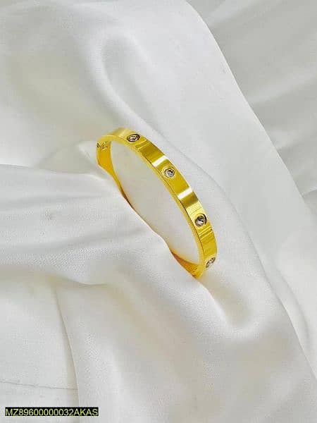 Gold plated clover shaped bracelet 1