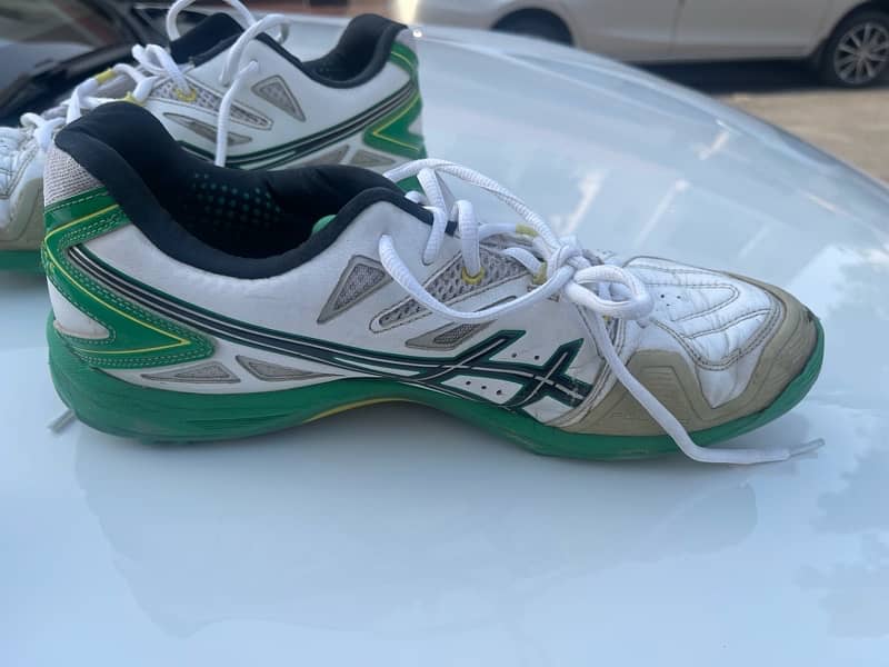 asics gel cricket spike shoes with extra rubber nails. 2